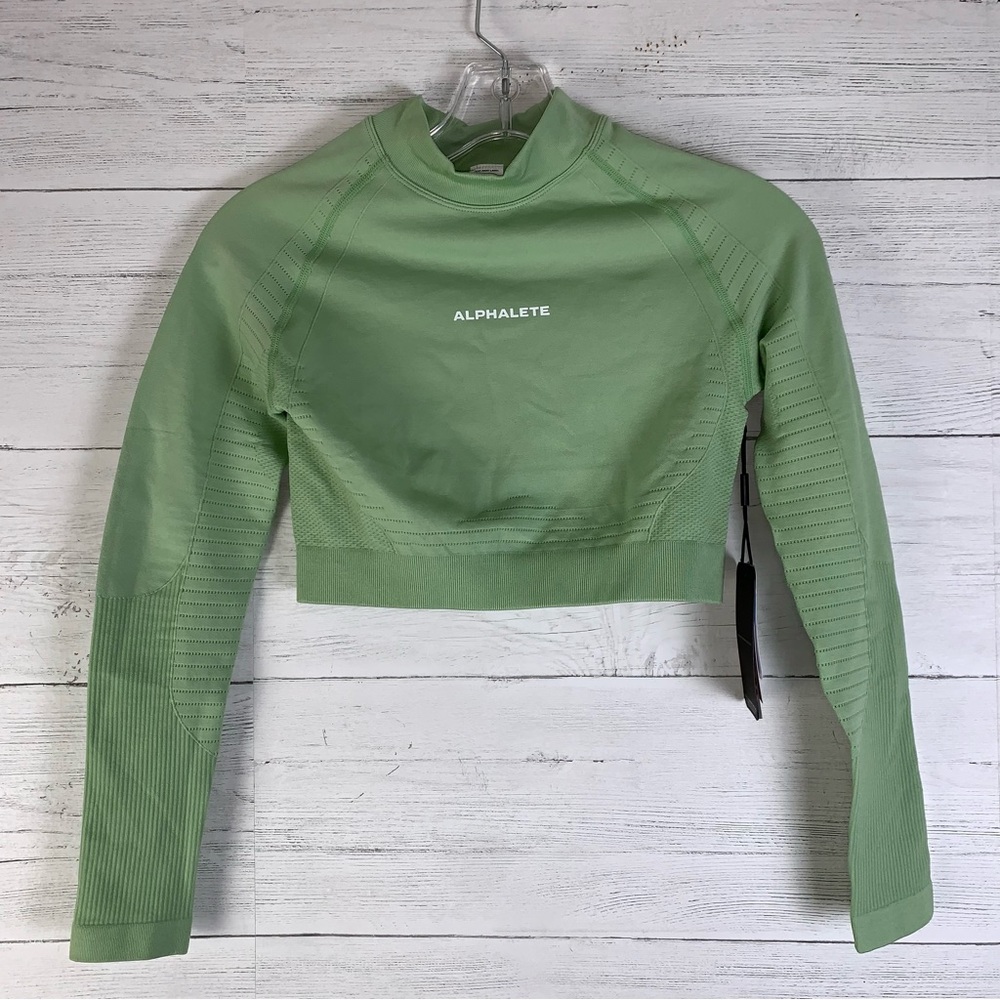 Alphalete Shirt Womens Small Green Cropped Long Sleeve Athletic Stretch Gym Top